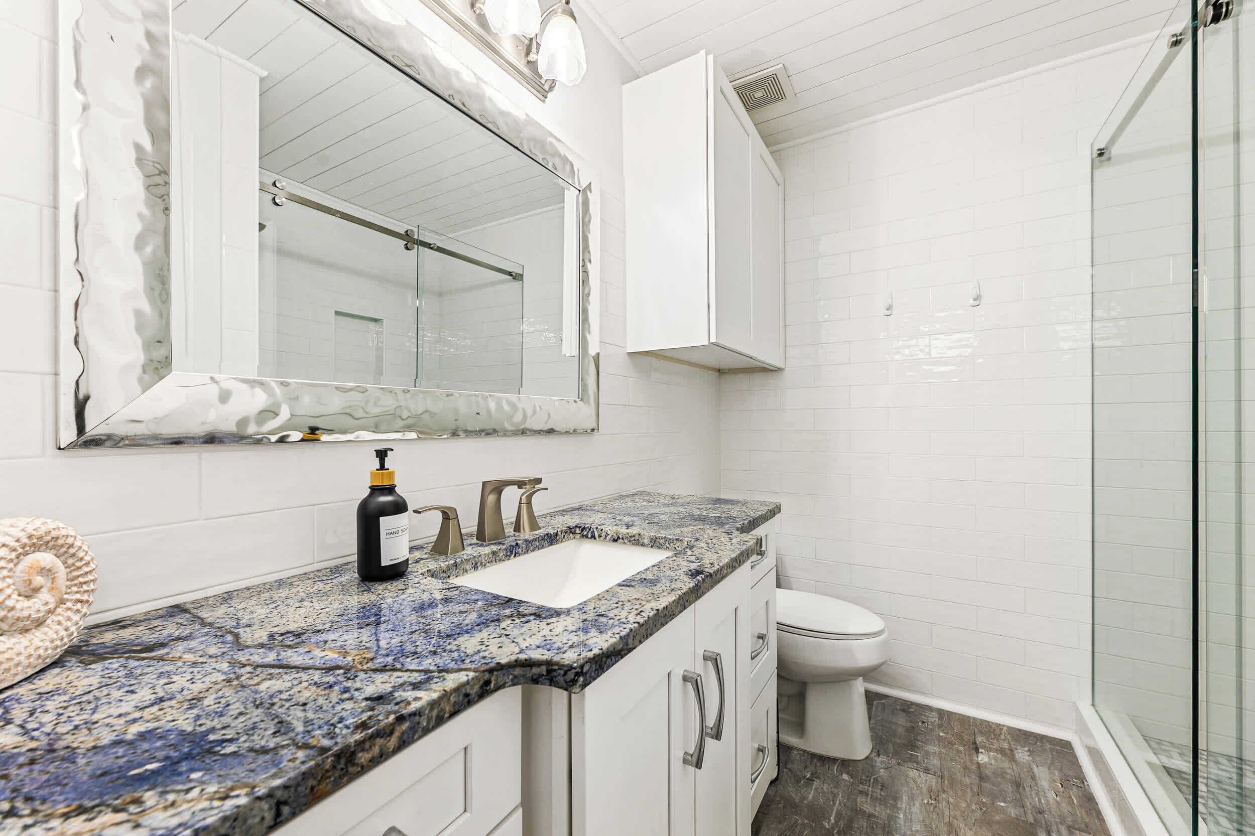 Shower, hair dryer, towels, shampoo