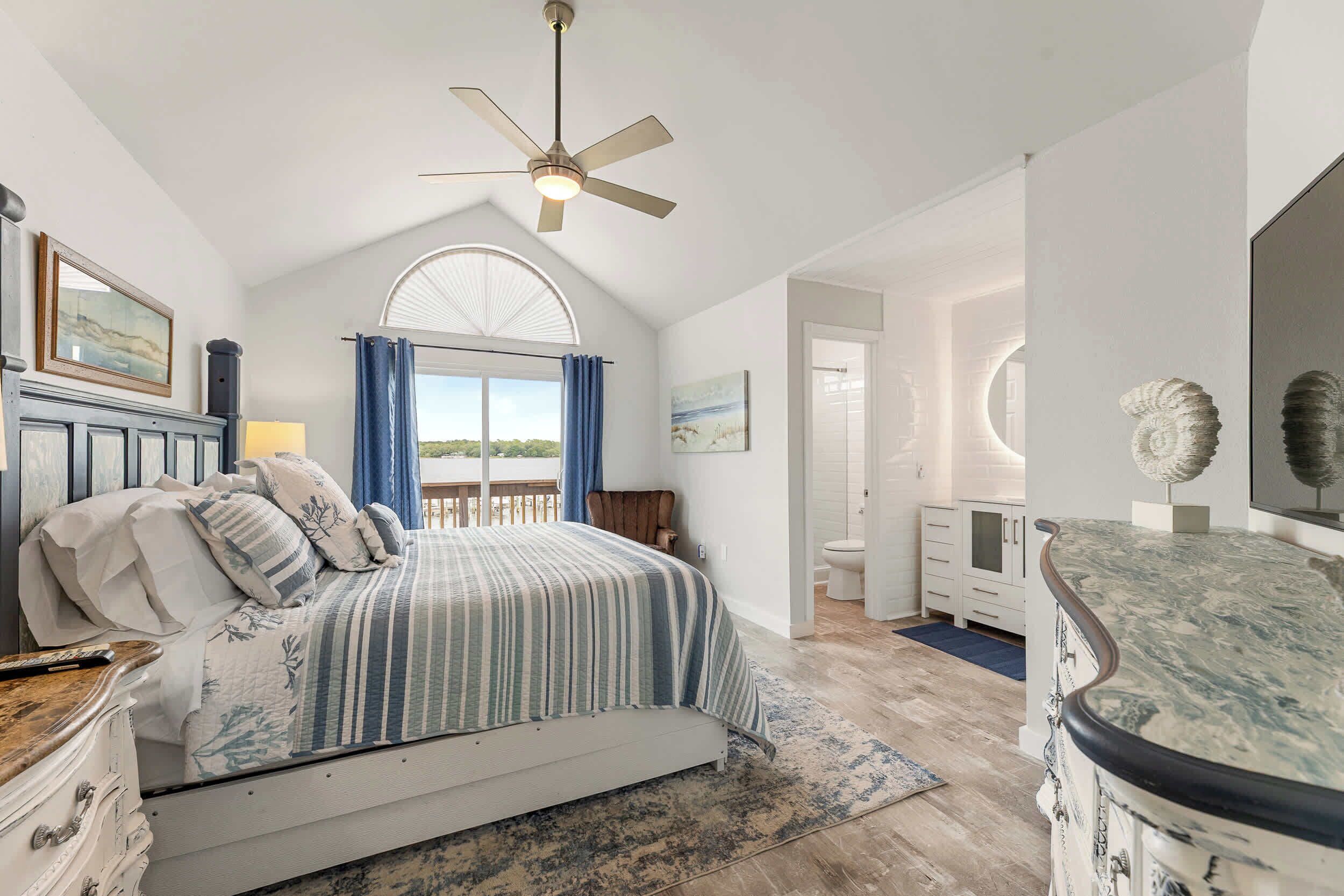 3 slaapkamers, een strijkplank/strijkijzer, wifi, beddengoed