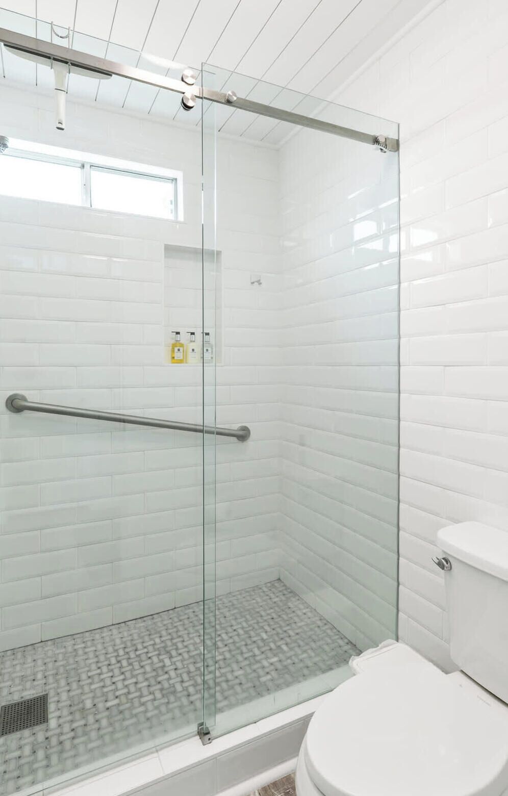 Shower, hair dryer, towels, shampoo
