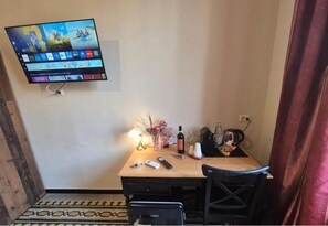 Luxury Room, City View | Hypo-allergenic bedding, memory foam beds, desk, laptop workspace