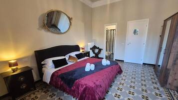 Camera Luxury, vista città | Biancheria da letto ipoallergenica, materassi in memory foam