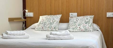 1 slaapkamer, een strijkplank/strijkijzer, reisbedje, gratis wifi