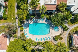 Piscine extérieure, piscine chauffée