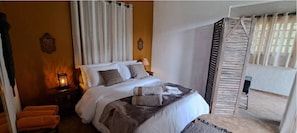 1 quarto, acesso à internet, roupa de cama