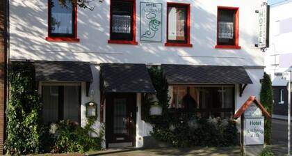 Perfect for craftsmen: affordable double room near the highway