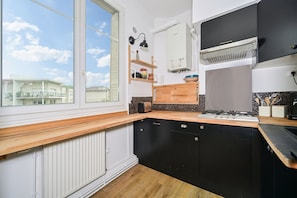 Réfrigérateur, micro-ondes, four, lave-vaisselle