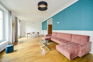 Fernseher, DVD-Player, Stereoanlage
