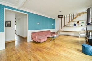 Fernseher, DVD-Player, Stereoanlage