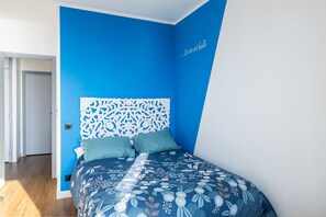 1 chambre, fer et planche à repasser, draps fournis