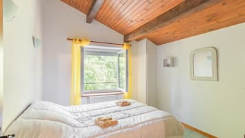 2 bedrooms, bed sheets