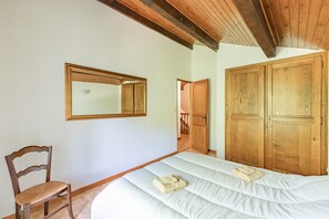 2 bedrooms, bed sheets
