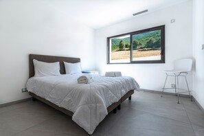 7 bedrooms, iron/ironing board, free WiFi, bed sheets