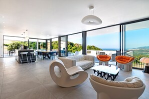 Fernseher, Stereoanlage