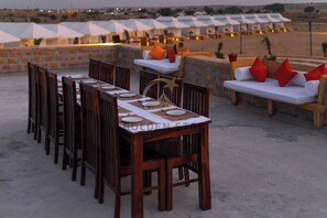 Café da manhã com buffet todos os dias (INR 450 por pessoa)