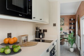 House | 2 bedrooms, desk - Kings Cross - Modern 2 Bedroom Apartments (London)