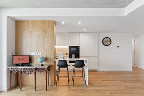 Fridge, microwave, oven, coffee/tea maker