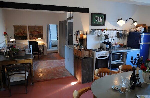 Fridge, microwave, oven, dishwasher