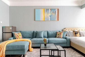 Living area - Plushy Nivla haven with pool+gym+mini mart yaya (Nairobi)