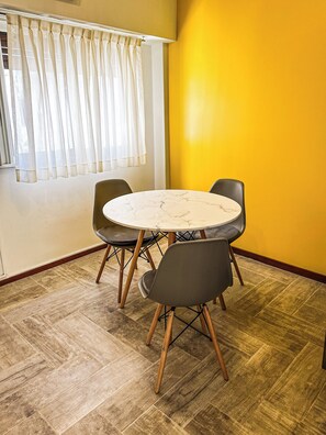 Basic Studio | Living area