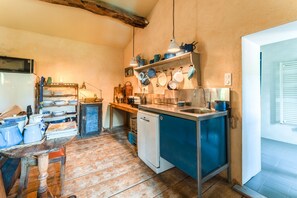 Réfrigérateur, micro-ondes, four, lave-vaisselle