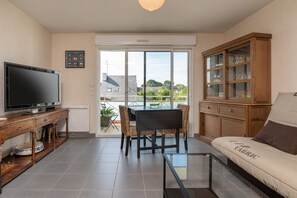 TV - Apartment 'Résidence Mer Et Pins' with Private Terrace and Balcony (Saint-Philibert)