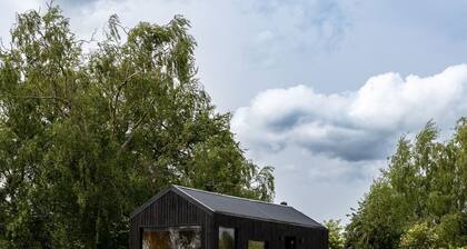 Off-Grid Family Retreat with Sauna Access in Cheshire