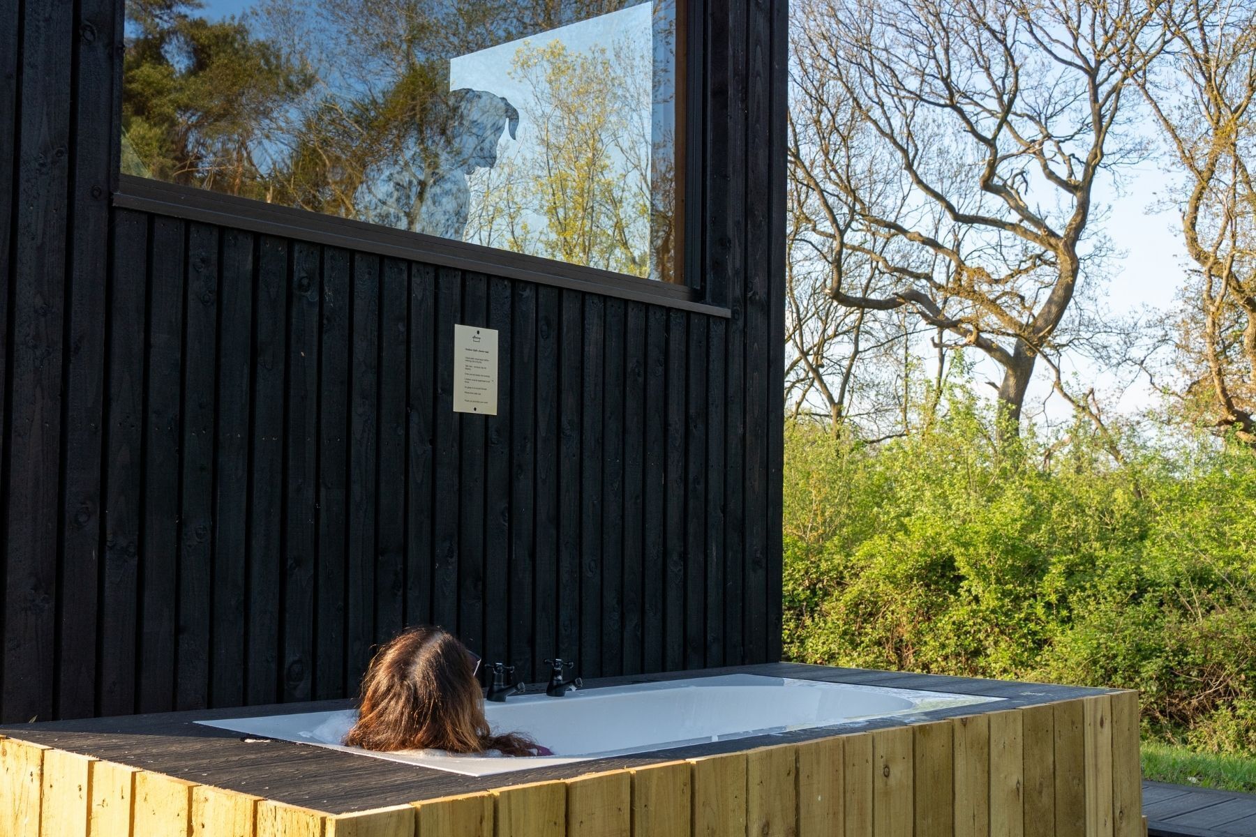 Outdoor spa tub
