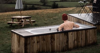Family Friendly Off-Grid Cabin In North Wales