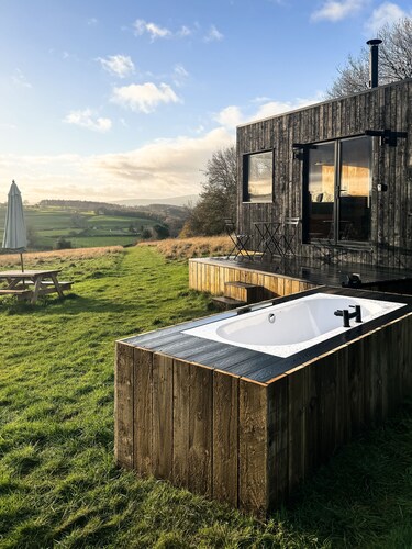 Family Friendly Off-Grid Cabin In North Wales