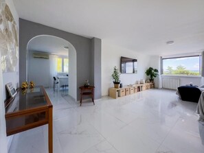 Flat-screen TV - Eur Mostacciano panoramic view (Rome)