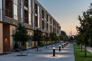Property grounds - Poolside Luxury | 1BR w/ Private Patio (Austin)