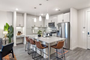 Fridge, microwave, stovetop, dishwasher