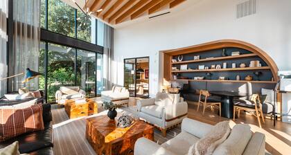 Luxury 3-BR Apartment