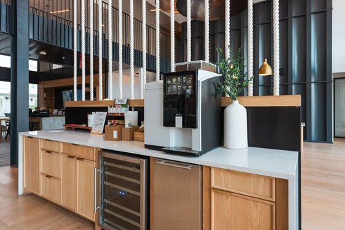 Luxury 3-BR Apartment