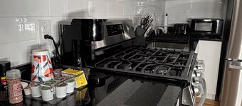 Charming 3-bedroom apartment in superb Schenectady with AC