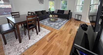 Charming 3-bedroom apartment in superb Schenectady with AC