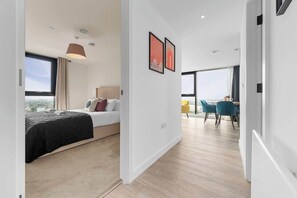 Room - 2 Bed Old Trafford Flat | Skyline Views (Stretford)