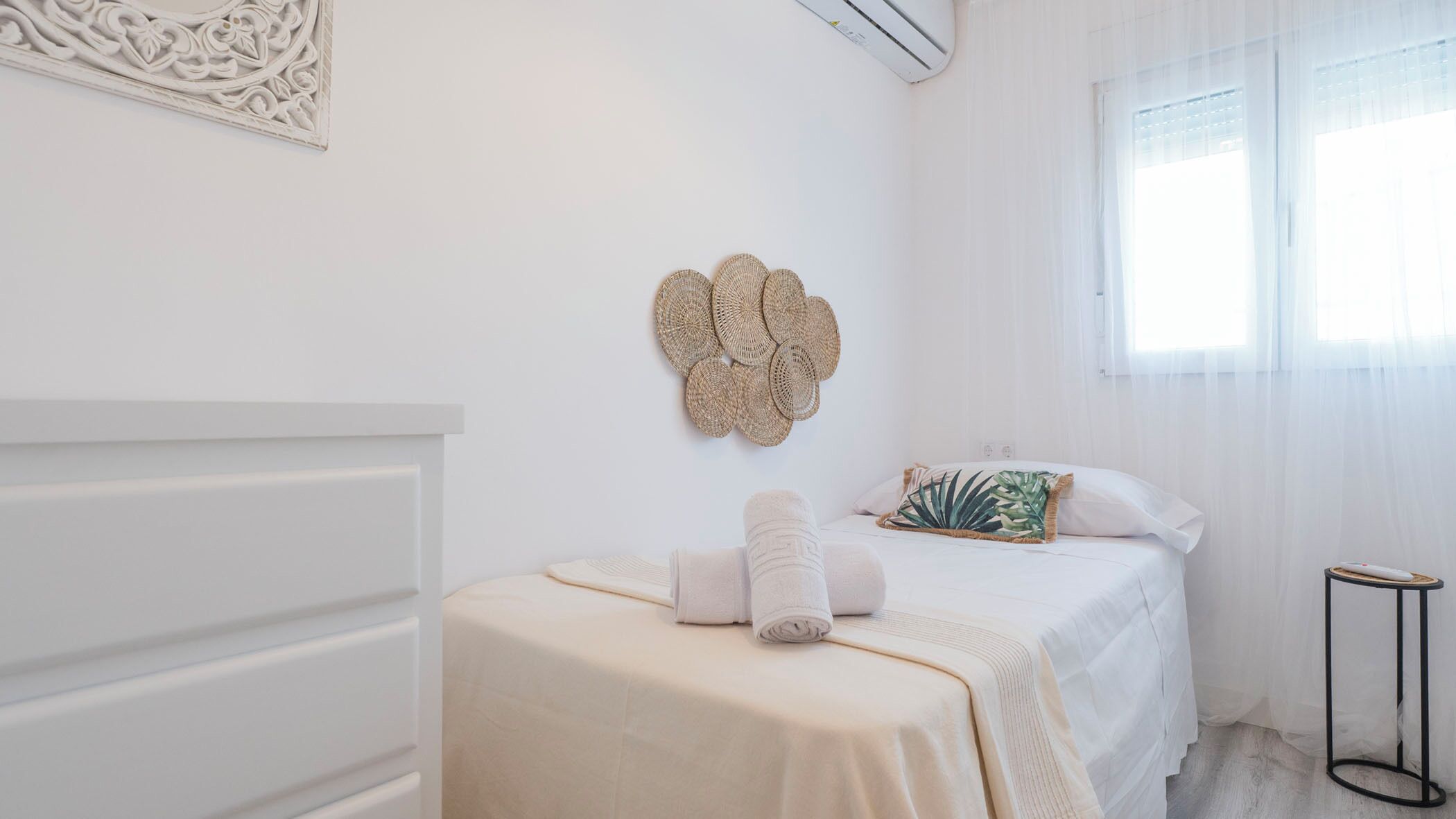 6 slaapkamers, een strijkplank/strijkijzer, wifi, beddengoed