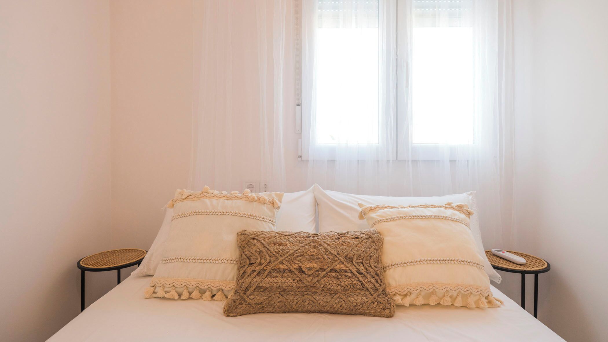 6 habitaciones, tabla de planchar con plancha, wifi y ropa de cama 