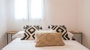 6 bedrooms, iron/ironing board, WiFi, bed sheets