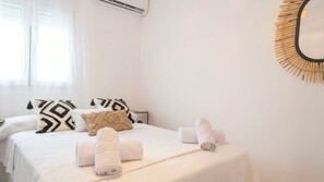 6 bedrooms, iron/ironing board, WiFi, bed sheets