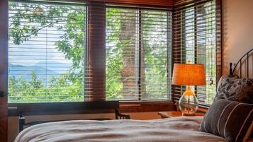 3 bedrooms, WiFi (free), bed sheets