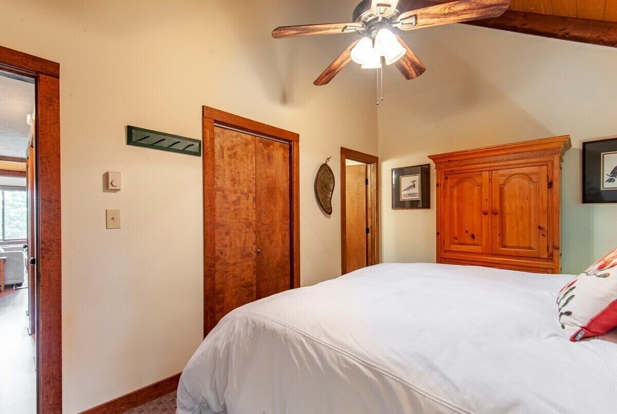 3 bedrooms, WiFi (free), bed sheets