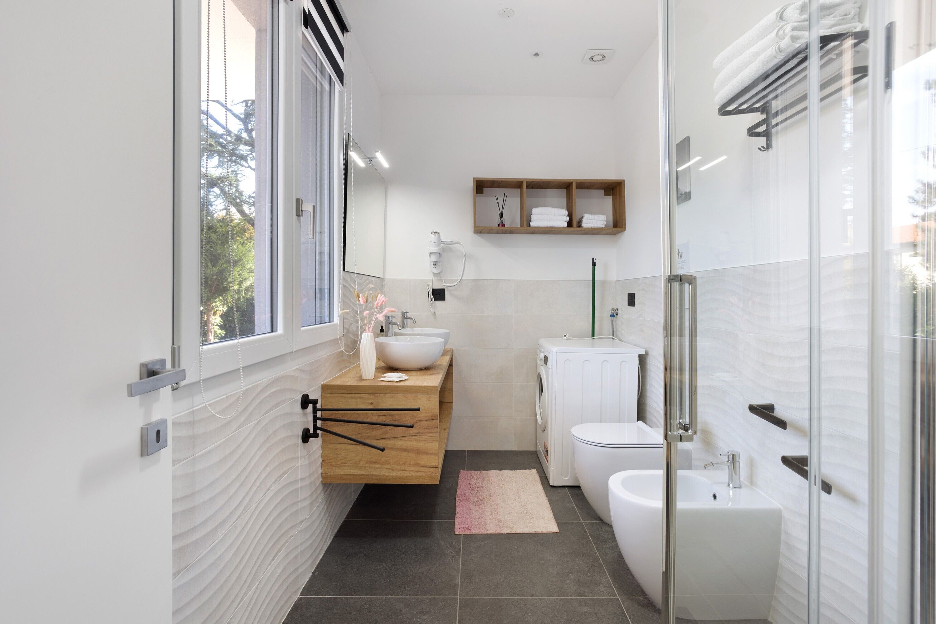 Shower, free toiletries, hair dryer, towels