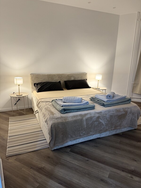 2 bedrooms, iron/ironing board, WiFi, bed sheets