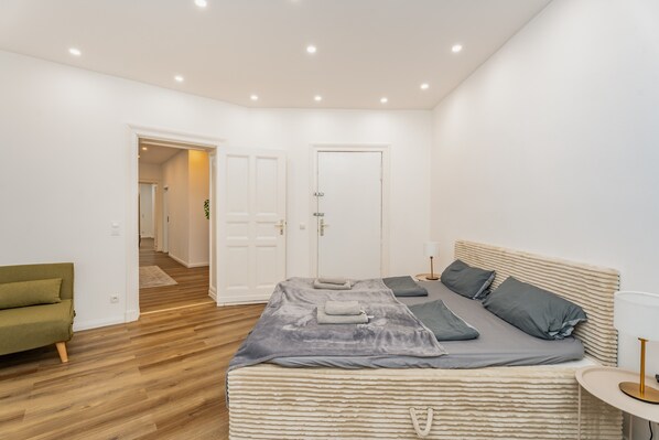 2 bedrooms, iron/ironing board, WiFi, bed sheets