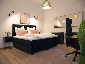 2 chambres, fer et planche à repasser, Wi-Fi, draps fournis