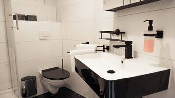 Dusche, Haartrockner, Handtücher