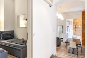 2 chambres, fer et planche à repasser, Wi-Fi, draps fournis