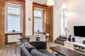 TV - Apartment 'Backyard Loft West' with Wi-Fi (Berlin)
